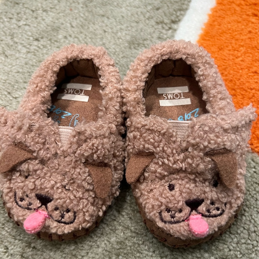 Like New! TOMS puppy slippers Baby Size 1